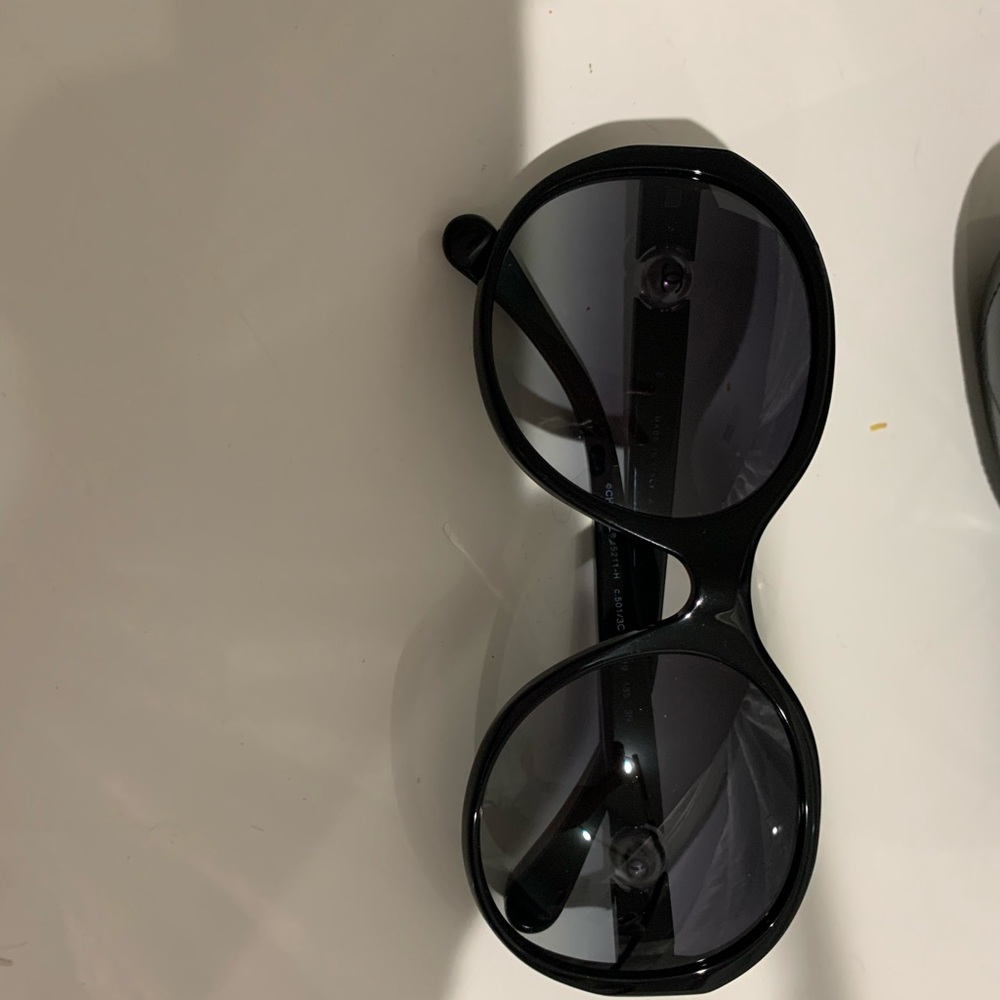 Sunglasses - Picture 3 of 8